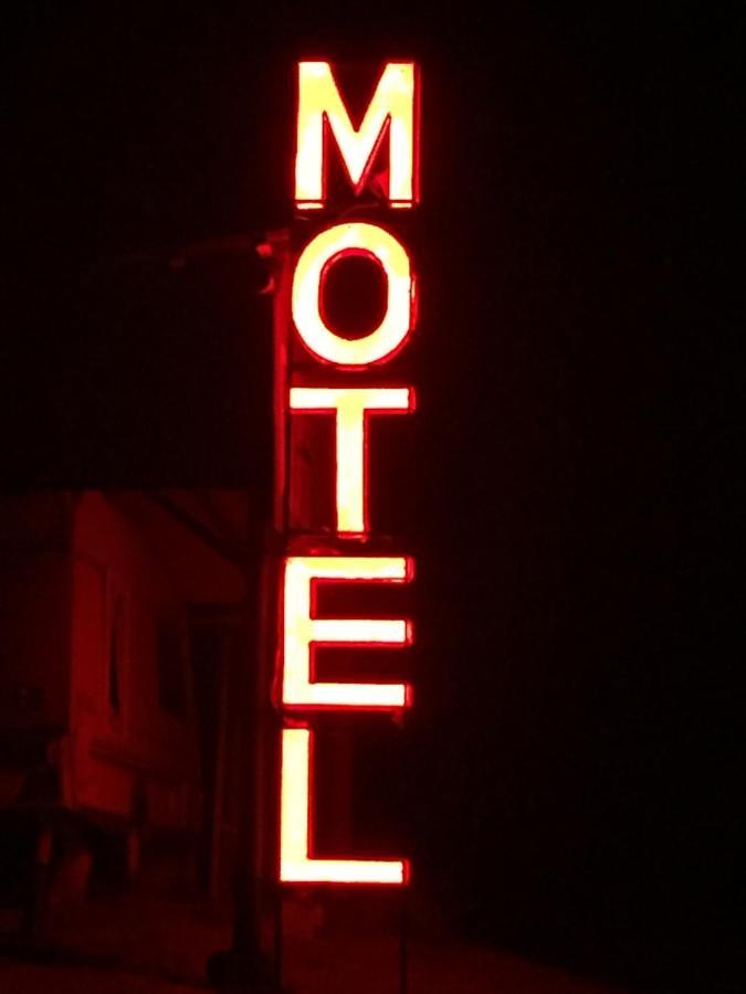 Hotel Piekalne à Kalniesi Extérieur photo